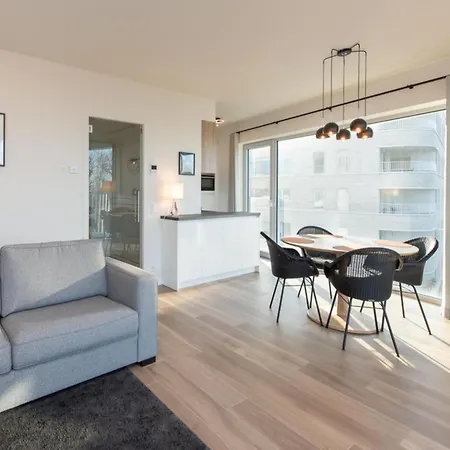 Stylish With Terrace In Bredene Апартаменти