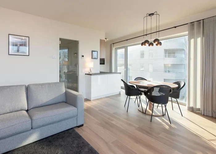 Stylish With Terrace In Bredene 公寓