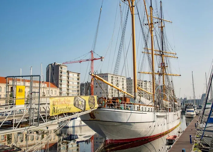 Stylish With Terrace In Bredene *