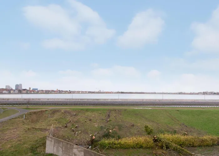 Stylish With Terrace In Bredene * 奥斯滕德