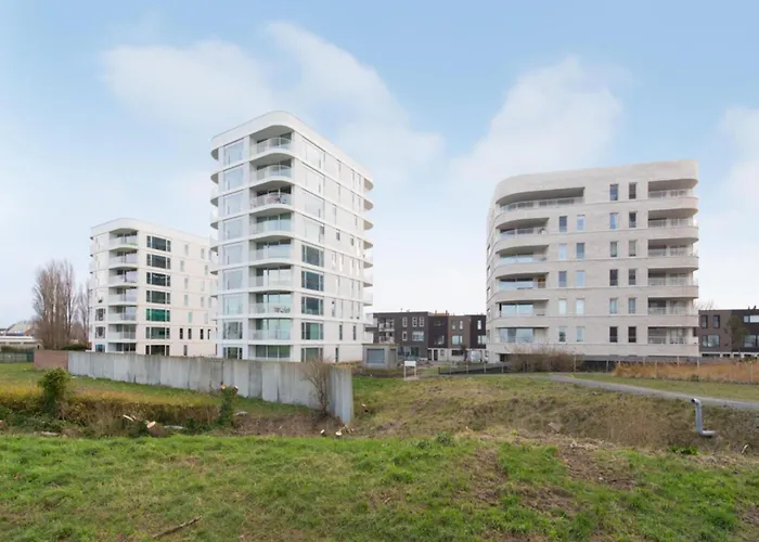 Stylish With Terrace In Bredene 公寓