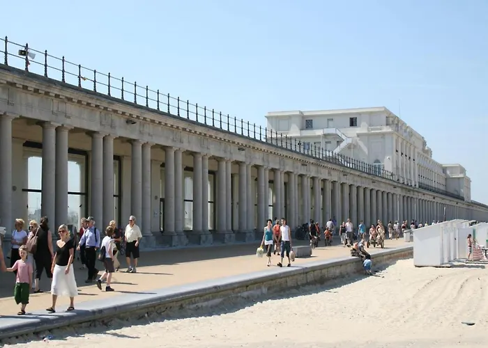 Stylish With Terrace In Bredene * 奥斯滕德