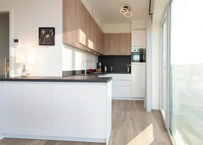 Stylish With Terrace In Bredene 奥斯滕德