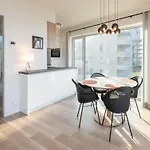 Lägenhet Stylish With Terrace In *