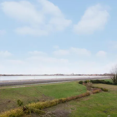 Stylish With Terrace In Bredene Апартаменты *